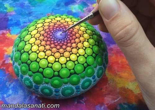 mandala boyama fırça ile