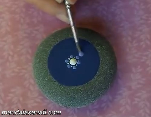 mandala nasıl boyanır, fırçayla