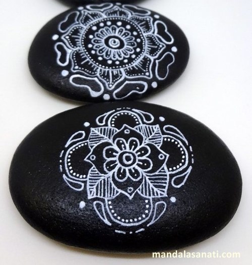 mandala taş boyama sanatı