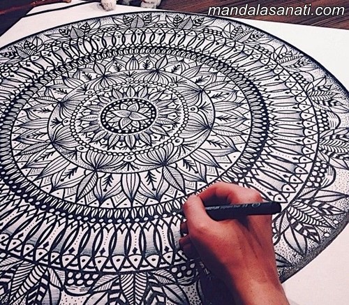 mandala siyah beyaz